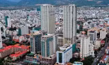 Khu đất Trường Chính trị Khánh Hoà cũ hiện là dự án Gold Coast với 2 toà tháp cao nhất trong hình