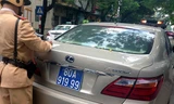 Chiếc lexus tiền tỷ mang biển siêu đẹp bị lực lượng CSGT lập biên bản