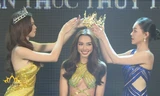 Thuỳ Tiên diện váy dát vàng nóng bỏng, nhận vương miện trước giờ đi thi Miss Grand 