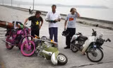 Jeremy Clarkson, James May và Richard Hammond trong 1 chương trình Top Gear quay tại Việt Nam