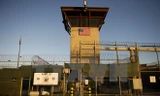 Quang cảnh bên ngoài nhà tù của Mỹ trên vịnh Guantanamo, Cuba. (Nguồn: AFP/TTXVN)