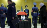 Thi thể phi công Oleg Peshkov được đưa về an táng tại Nga.