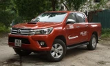 Chiếc Hilux 2016 bản cao cấp nhất có giá 877 triệu, cạnh tranh với Ford Ranger WildTrak 3.2L 4x4 AT.