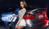 Thiếu nữ xinh như búp bê bên xế độ BMW X6