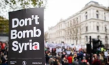 Người dân Anh biểu tình phản đối ném bom tại Syria (Nguồn: Reuters)