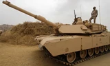 Xe tăng quân đội Saudi Arabia gần biên giới với Yemen.