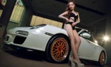 Chân dài gợi cảm bên siêu xế Porsche 911 GT3 RS