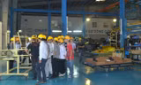 Sinh viên thăm quan nghiên cứu phân xưởng sơn công nghệ cao tại nhà máy Hyundai