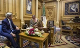 Ngoại trưởng Mỹ John Kerry (trái) và Quốc vương Saudi Arabia Salman. (Nguồn: Retuers)