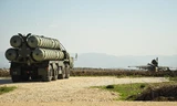 Nga triển khai hệ thống phòng không S-400 tại căn cứ không quân Hmeymim, Syria. Ảnh: RIA Novosti 