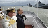 [ẢNH] Tổng thống Putin thị sát Hạm đội Baltic