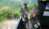 Binh sỹ Hàn Quốc canh gác ở Khu phi quân sự (DMZ). (Nguồn: AFP)