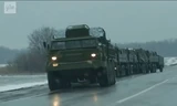 [VIDEO] Đoàn xe quân sự Nga di chuyển gần biên giới Ukraine