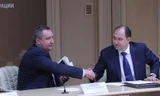 Phó Thủ tướng Dmitry Rogozin (trái) và Phó Chủ tịch Ủy ban công nghiệp quân sự Nga, ông Oleg Bochkarev tại một cuộc họp Chính phủ