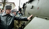Tổng thống Ukraine Petro Poroshenko thị sát tại một đơn vị quân đội nước này