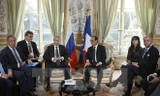 Tổng thống Nga Vladimir Putin (giữa, trái) và Tổng thống Pháp Francois Hollande (giữa, phải) tại cuộc gặp song phương trước thềm hội nghị ngày 2/10. (Nguồn: AFP/TTXVN)