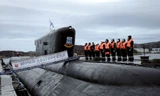 [ẢNH] Đón siêu tàu ngầm Nga trở về từ Bắc Cực