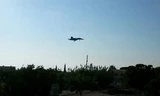 Tiêm kích ném bom Su-34 của Nga được cho là đang hạ cánh xuống căn cứ không quân Latakia của Syria? Ảnh: The Aviationist 