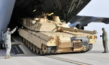 Mỹ đưa thêm vũ khí hạng nặng tới Đông Âu nhằm trấn an đồng minh. Ảnh: US Army