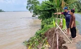 Công bố tình huống khẩn cấp sạt lở đường ven sông Hậu 