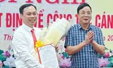 Ông Lê Huy Nhận quyết định bổ nhiệm. (ảnh: T.N)