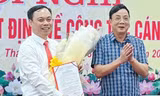 Ông Lê Huy Nhận quyết định bổ nhiệm. (ảnh: T.N)