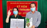 Tặng quà cho Trung tâm Điều dưỡng Thương binh và Người có công Long Đất 