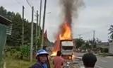 Cháy xe chở hóa chất, nổ liên tiếp như bom trên đường quốc lộ