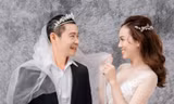 NSND Công Lý đeo vương miện chụp ảnh cưới cùng bạn gái kém 15 tuổi