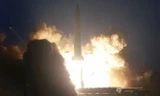Tên lửa Triều Tiên rời bệ phóng ngày 6/8. Ảnh: KCNA