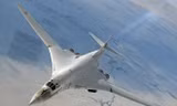 Oanh tạc cơ Tu-160 gắn tên lửa siêu thanh Kinzhal như ‘hổ mọc thêm cánh’