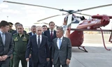 Tổng thống Nga Vladimir Putin trong chuyến thăm nhà máy hàng không Kazan. Ảnh: Sputnik