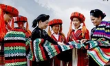 Liên hoan trình diễn trang phục dân tộc truyền thống dân tộc thiểu số