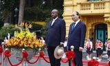 Chủ tịch nước Nguyễn Xuân Phúc chủ trì lễ đón Tổng thống Uganda 