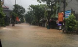 Nhiều tuyến đường khu vực thành phố Hà Giang bị ngập sâu trong nước (Ảnh: Mạnh Thắng).