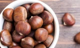 Hạt dẻ là món khoái khẩu mùa đông tuy nhiên ăn không đúng cách có thể gây độc cho cơ thể 