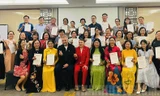 Các học viên được nhận chứng chỉ hoàn thành lớp bồi dưỡng
