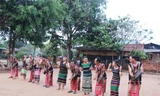 Dân ca, dân vũ là hoạt động không thể thiếu trong đời sống của đồng bào Xtiêng. (Ảnh minh họa)