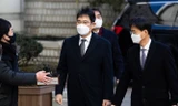 Ông Jay Y. Lee, Phó chủ tịch Samsung Electronics, đến Tòa án Quận Trung tâm Seoul ngày 30/12. Ảnh: Bloomberg