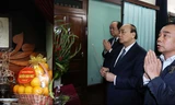 Thủ tướng Nguyễn Xuân Phúc dâng hương tưởng niệm Bác Hồ