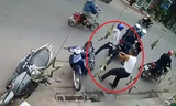 Trộm xe máy xịt hơi cay vào người dân khi bị phát giác ngay giữa đường