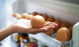 Để trứng ở cánh cửa tủ lạnh có thể gây ngộ độc, tiêu chảy