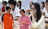 Sĩ tử 2K7 "vượt chông gai" kỳ thi ĐGNL: Tiếng Anh dễ thở, Toán - Văn "khó chiều"