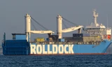  Tàu Rolldock Star neo đậu ở phía ngoài vùng nước quân cảng Cam Ranh 
