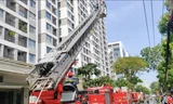 Xem cảnh sát diễn tập chữa cháy lớn tại căn hộ chung ở TP HCM 
