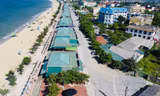 Nhếch nhác hàng chục ki ốt chắn biển Thiên Cầm