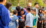 Teen Hà Nội "giải cứu" bánh kẹo Tết, mang 5 tấn quà tặng trao trẻ em vùng cao