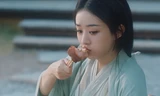 Lâm Canh Tân "chê" đạo cụ Dữ Phượng Hành, Triệu Lệ Dĩnh ăn xong suýt ngất