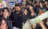 TEMPEST đã tới TP.HCM: Nhan sắc bất chấp cam thường, Hanbin tươi rói khi thấy fan