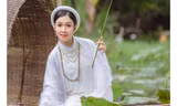 Hoa khôi Hutech đẹp dịu dàng trong áo dài cổ phục Việt Nam
